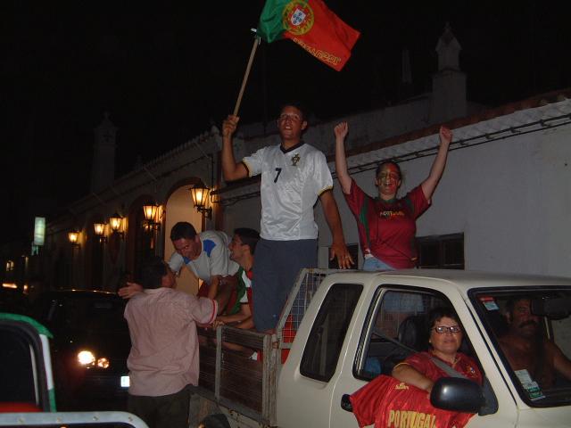 gal/Newsletters/July_2004/Into the Final.jpg